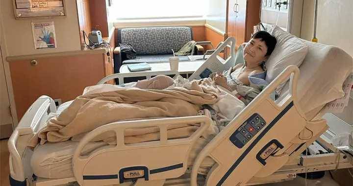 58歲影后美國滑雪出意外！緊急送醫做手術駁骨，躺病床上一臉虛弱