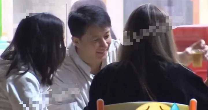 韓庚盧靖姍吃路邊大排檔，頻頻舉杯勸酒，疑坐朋友酒駕車引爭議