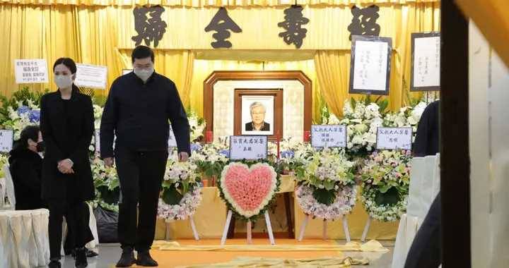 TVB富二代喪父，披麻戴孝雙眼通紅操辦喪禮，周星馳送花圈悼念