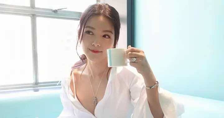 TVB前知名女星顏值回春！瘦身成功變V字臉，與富商多次被傳失婚