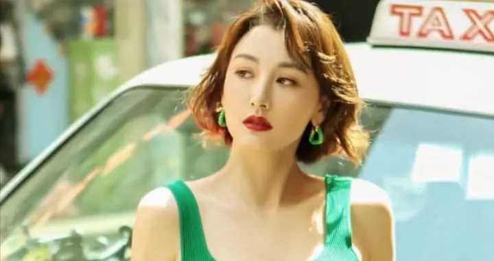 江蘇台一姐撞臉「大嫂」高葉，系6600元皮帶，李好表白妻子顯甜蜜