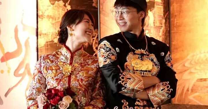 32歲港星娶日本女演員，新娘入鄉隨俗穿中式禮服，戴滿金器顯貴氣